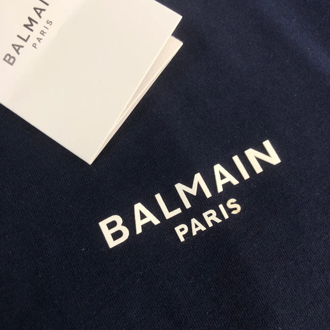 C BALMAIN 25 New Arrival brand logo stamped short-sleeved T-shirt for couples ~ The fabric is breathable and comfortable on the upper body, not stiff, slim cut, and made of high-end custom-made pure cotton fabric! The upper body is comfortable and stylish, and it can be worn alone as an inner layer. It is a must-have for fashionistas! ! ! Color: Black White Royal Blue Khaki Green Sizes: XS S M L (Loose fit! Please state your height and weight when placing an order)
